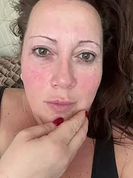 Snapshot of xsexycurvymilf chatting on 18, 3, 2025 xsexycurvymilf online show from 18, 3, 2025