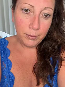 Snapshot of xsexycurvymilf chatting on 22, 9, 2025 xsexycurvymilf online show from 22, 9, 2025