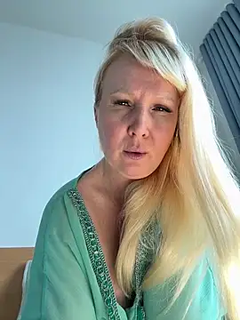 EmmaInLove23 online show from 10, 2, 2026