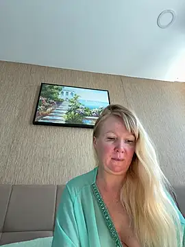 Snapshot of EmmaInLove23 chatting on 7, 6, 2026 EmmaInLove23 online show from 7, 6, 2026