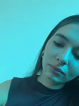 Coralinee 01 online show from 14, 5, 2026