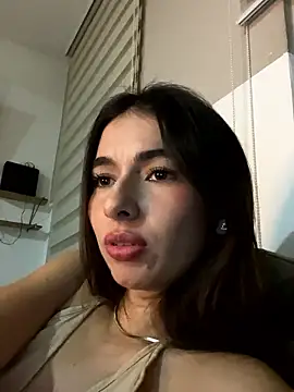 Coralinee 01 online show from 8, 6, 2026