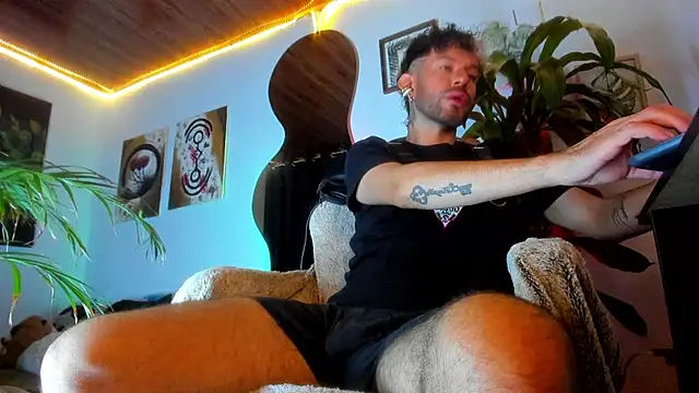 LatinMilk  online show from 26, 4, 2026