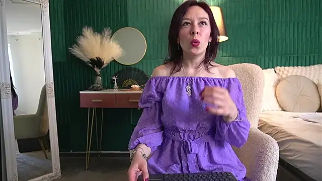 Snapshot of HaileyMoonn chatting on 27, 5, 2026 HaileyMoonn online show from 27, 5, 2026