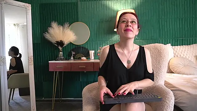 Snapshot of HaileyMoonn chatting on 5, 6, 2026 HaileyMoonn online show from 5, 6, 2026