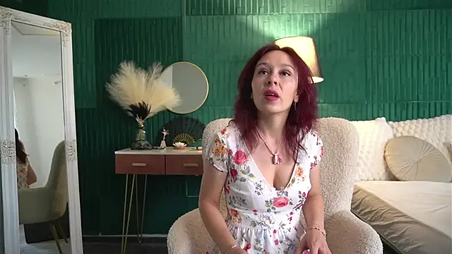 Snapshot of HaileyMoonn chatting on 28, 6, 2026 HaileyMoonn online show from 28, 6, 2026