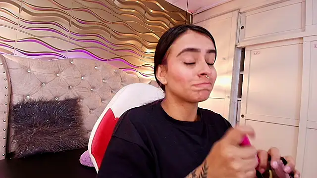 Andreita Jones online show from 5, 12, 2025