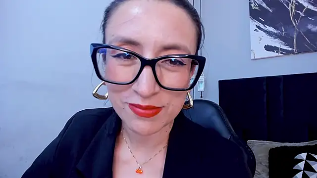 kira moon   online show from 13, 2, 2026