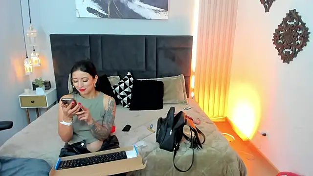 kira moon   online show from 18, 3, 2026