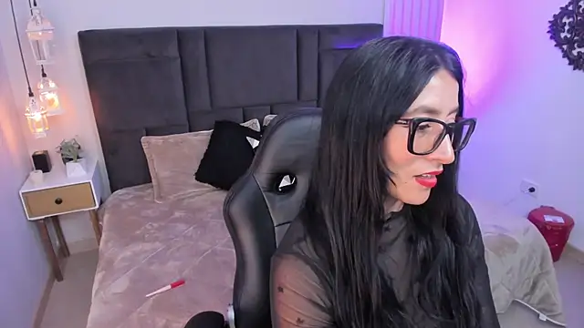 kira moon   online show from 12, 4, 2026