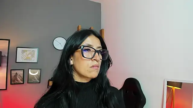 kira moon   online show from 23, 4, 2026