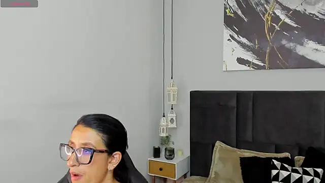 kira moon   online show from 28, 4, 2026