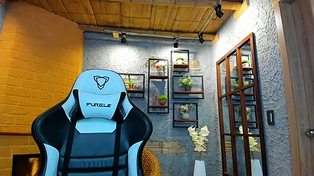 JordanThompson  online show from 24, 10, 2025