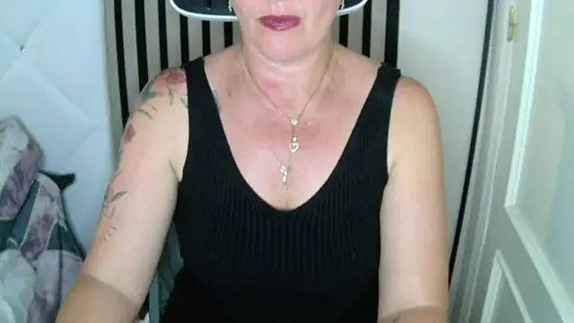 Snapshot of xxNoeliaxx chatting on 27, 10, 2025 xxNoeliaxx online show from 27, 10, 2025