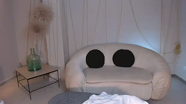 JessicaWilliams1 online show from 27, 2, 2025