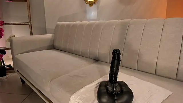 DominiqueVega online show from 9, 1, 2025