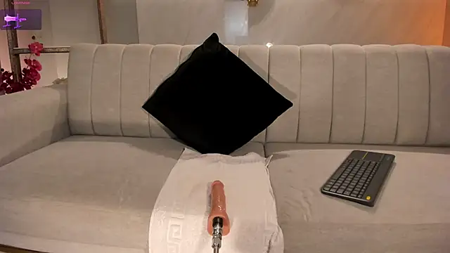 DominiqueVega online show from 10, 1, 2025