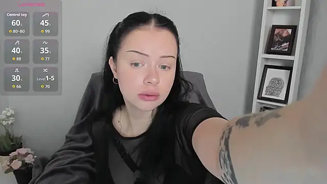 Snapshot of Lori__Hell chatting on 7, 6, 2026 Lori Hell online show from 7, 6, 2026