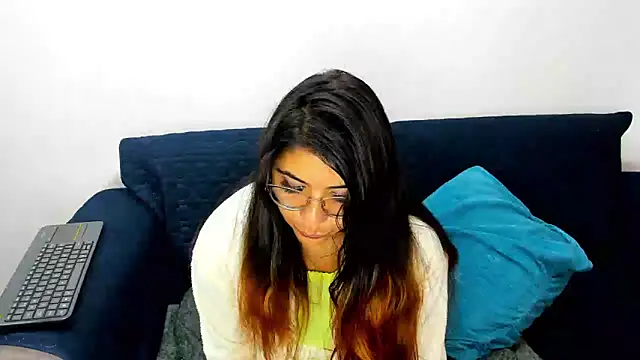 Luna Dumont online show from 17, 2, 2025