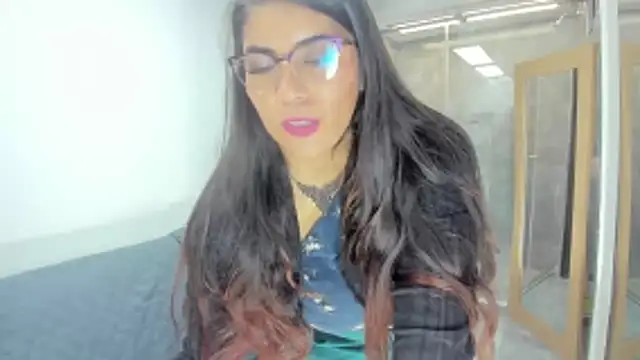 Luna Dumont online show from 18, 2, 2026