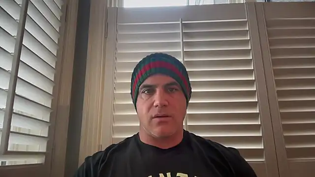 Snapshot of Bad_daddy21 chatting on 18, 12, 2025 Bad daddy21 online show from 18, 12, 2025