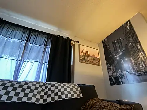 Snapshot of SidneyRaee chatting on 4, 12, 2024 SidneyRaee online show from 4, 12, 2024