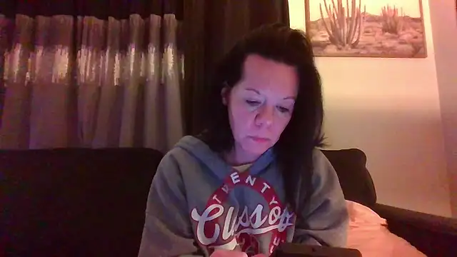 Snapshot of SidneyRaee chatting on 8, 12, 2024 SidneyRaee online show from 8, 12, 2024