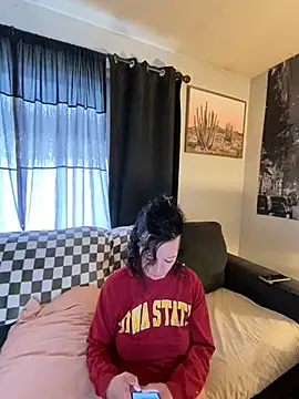 Snapshot of SidneyRaee chatting on 9, 12, 2024 SidneyRaee online show from 9, 12, 2024