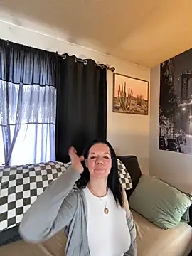 Snapshot of SidneyRaee chatting on 11, 12, 2024 SidneyRaee online show from 11, 12, 2024