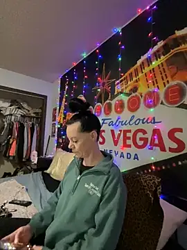 Snapshot of SidneyRaee chatting on 6, 1, 2025 SidneyRaee online show from 6, 1, 2025