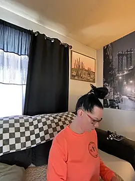 Snapshot of SidneyRaee chatting on 7, 1, 2025 SidneyRaee online show from 7, 1, 2025