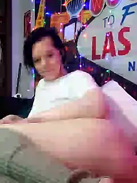 Snapshot of SidneyRaee chatting on 5, 2, 2025 SidneyRaee online show from 5, 2, 2025