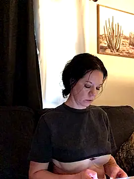 Snapshot of SidneyRaee chatting on 6, 10, 2025 SidneyRaee online show from 6, 10, 2025