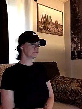 Snapshot of SidneyRaee chatting on 7, 10, 2025 SidneyRaee online show from 7, 10, 2025