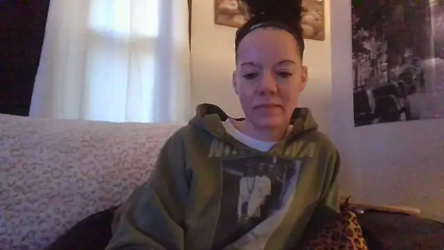 Snapshot of SidneyRaee chatting on 2, 11, 2025 SidneyRaee online show from 2, 11, 2025