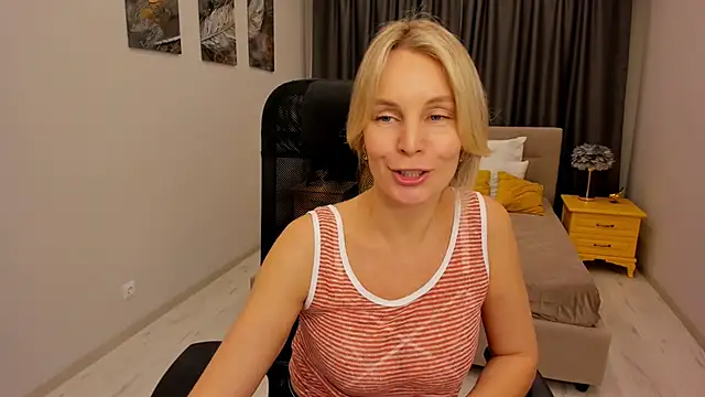 Sinty Devis online show from 2, 3, 2025