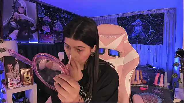 LanaKyutt online show from 4, 3, 2025