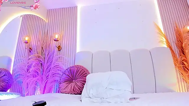 carolriveraa  online show from 4, 3, 2026