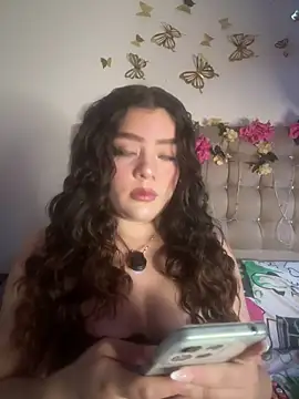 Snapshot of Jullieetta chatting on 28, 5, 2026 Jullieetta online show from 28, 5, 2026