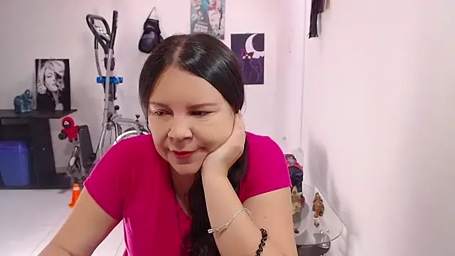Snapshot of claryssa_ chatting on 4, 6, 2026 claryssa online show from 4, 6, 2026