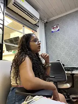 CurlyGirl 1 online show from 5, 2, 2025