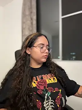 Snapshot of CurlyGirl_1 chatting on 27, 6, 2026 CurlyGirl 1 online show from 27, 6, 2026