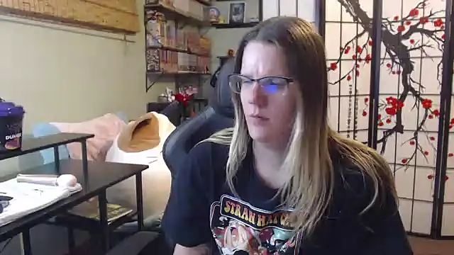 Sarahtineke online show from 12, 2, 2026