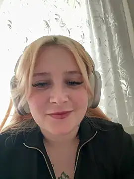 Snapshot of Light_Luna chatting on 11, 7, 2026 Light Luna online show from 11, 7, 2026