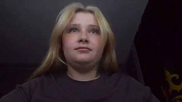 Snapshot of Light_Luna chatting on 25, 7, 2026 Light Luna online show from 25, 7, 2026