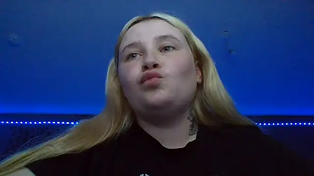 Snapshot of Light_Luna chatting on 5, 8, 2026 Light Luna online show from 5, 8, 2026