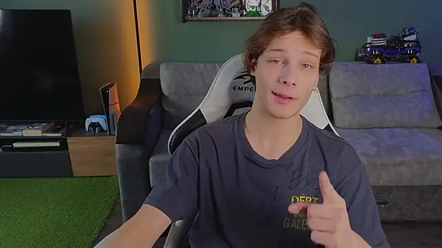 Snapshot of TeddyLiLboy chatting on 25, 10, 2025 TeddyLiLboy online show from 25, 10, 2025