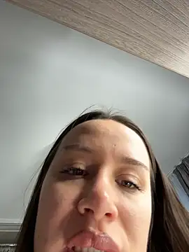 Snapshot of deliaroyal chatting on 4, 2, 2026 deliaroyal online show from 4, 2, 2026