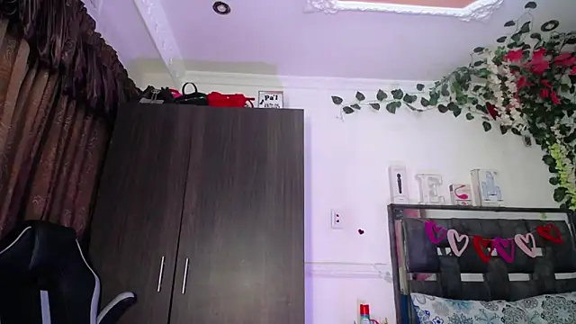 Snapshot of emma_hoot1 chatting on 14, 3, 2025 emma hoot1 online show from 14, 3, 2025