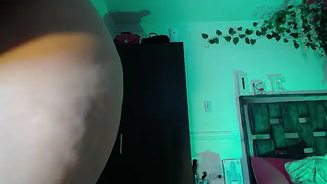 Snapshot of emma_hoot1 chatting on 12, 9, 2025 emma hoot1 online show from 12, 9, 2025